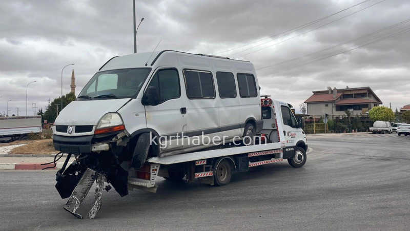 Karamanda Ekmek Tasiyan Aracla Kamyonet Carpisti 1 Yarali29
