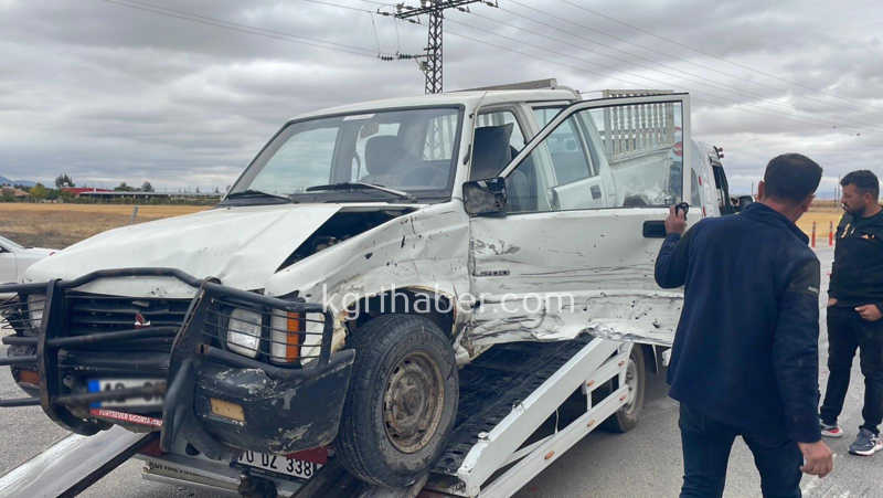 Karamanda Ekmek Tasiyan Aracla Kamyonet Carpisti 1 Yarali4