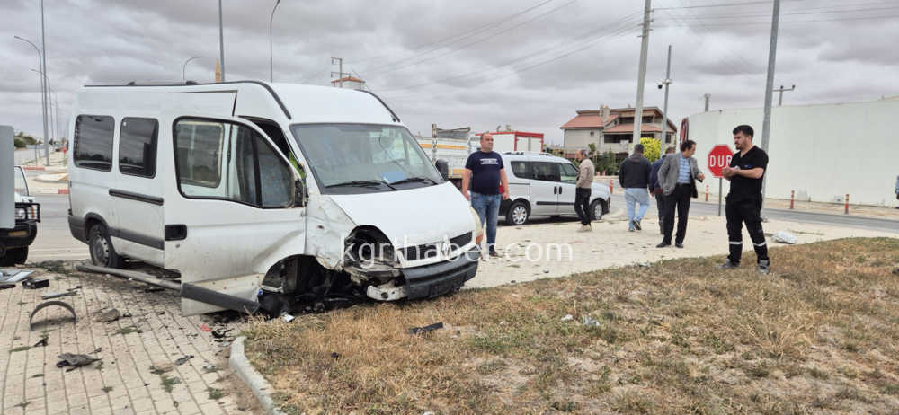 Karamanda Ekmek Tasiyan Aracla Kamyonet Carpisti 1 Yarali6