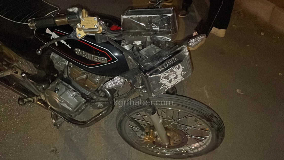 Karamanda Elektrikli Bisikletle Motosiklet Carpisti 1 Yarali0