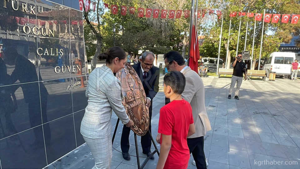 Karamanda Ilkogretim Haftasi Coskuyla Kutlandi1