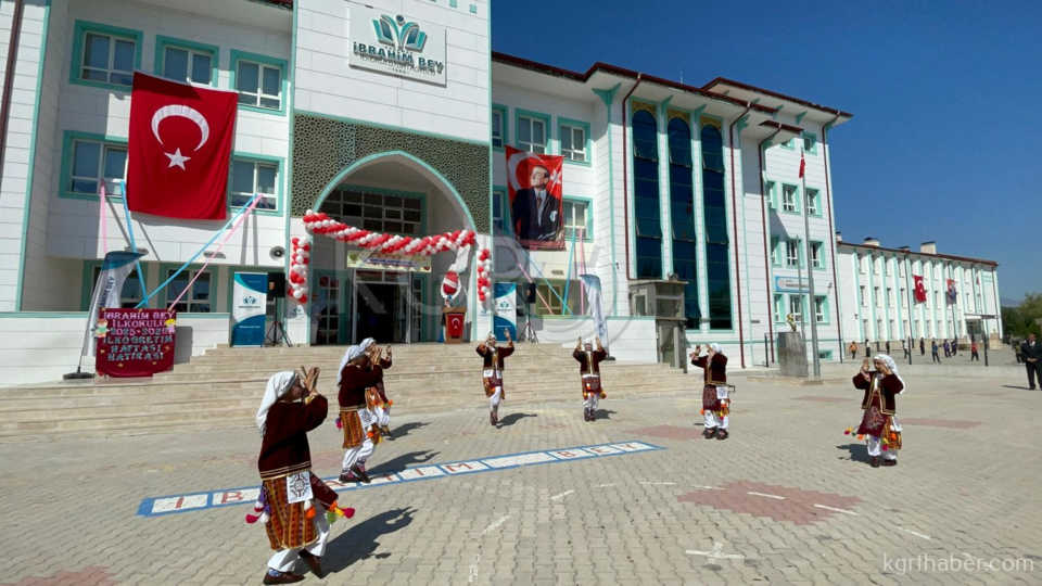 Karamanda Ilkogretim Haftasi Coskuyla Kutlandi15