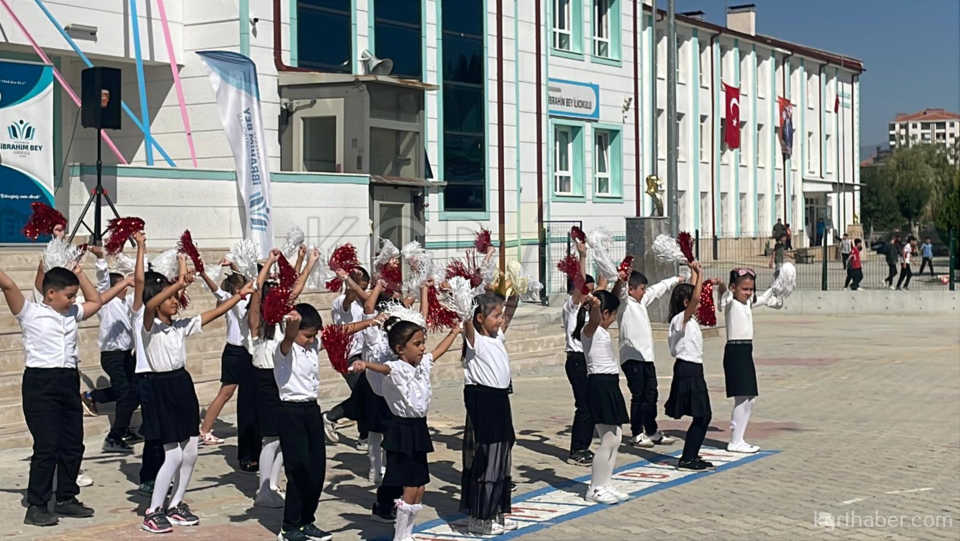 Karamanda Ilkogretim Haftasi Coskuyla Kutlandi17