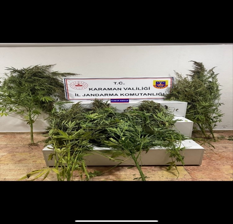 Karamanda Jandarman 1 Milyon Lira Degerinde Senet Ele Gecirdi2