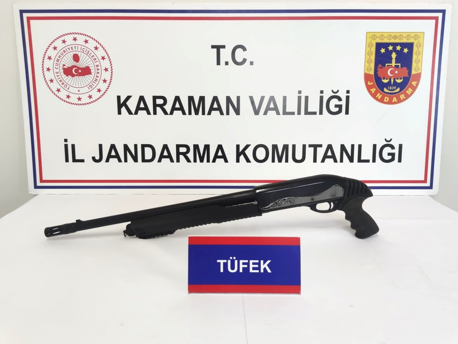 Karamanda Jandarman 1 Milyon Lira Degerinde Senet Ele Gecirdi6