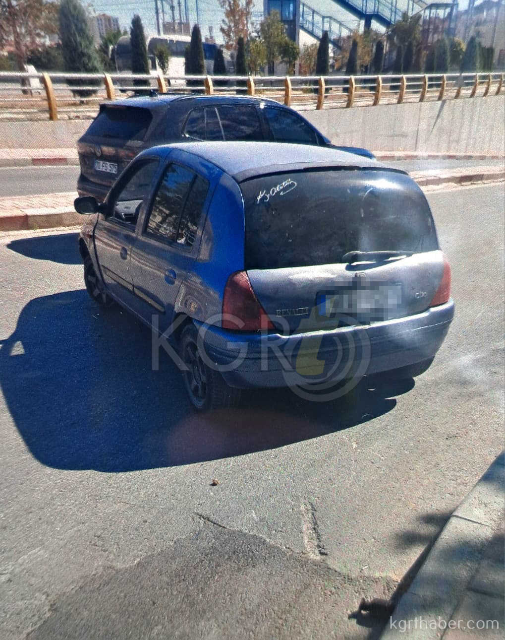 Karamanda Kaza Yapan Surucu Araci Birakip Gitti0