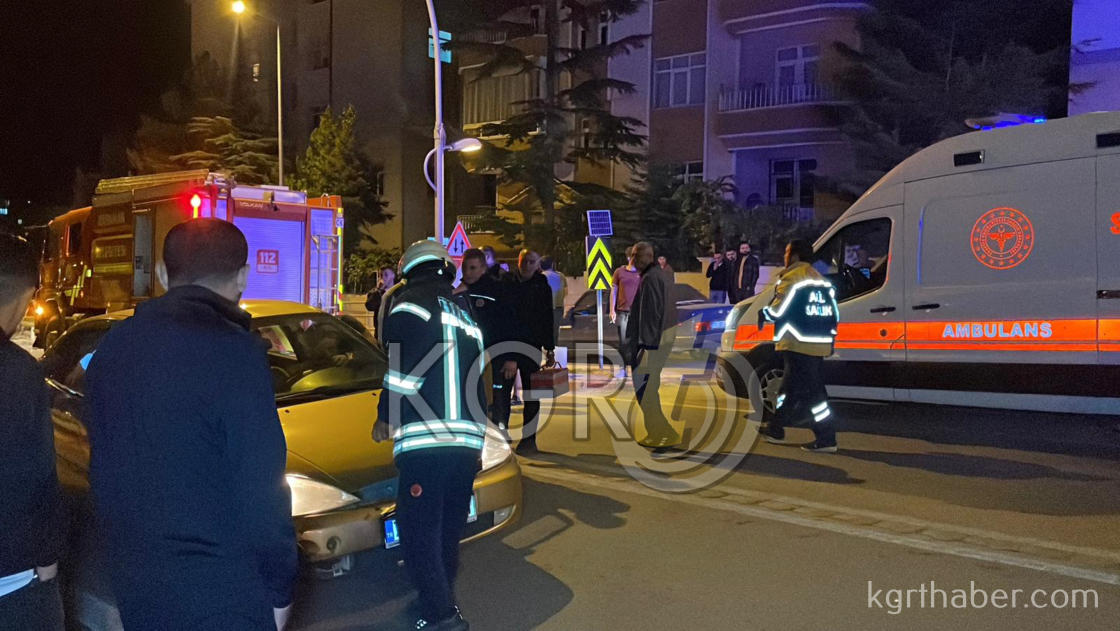 Karamanda Otomobille Carpisan Hafif Ticari Arac Bariyerlere Girdi 1 Yarali15