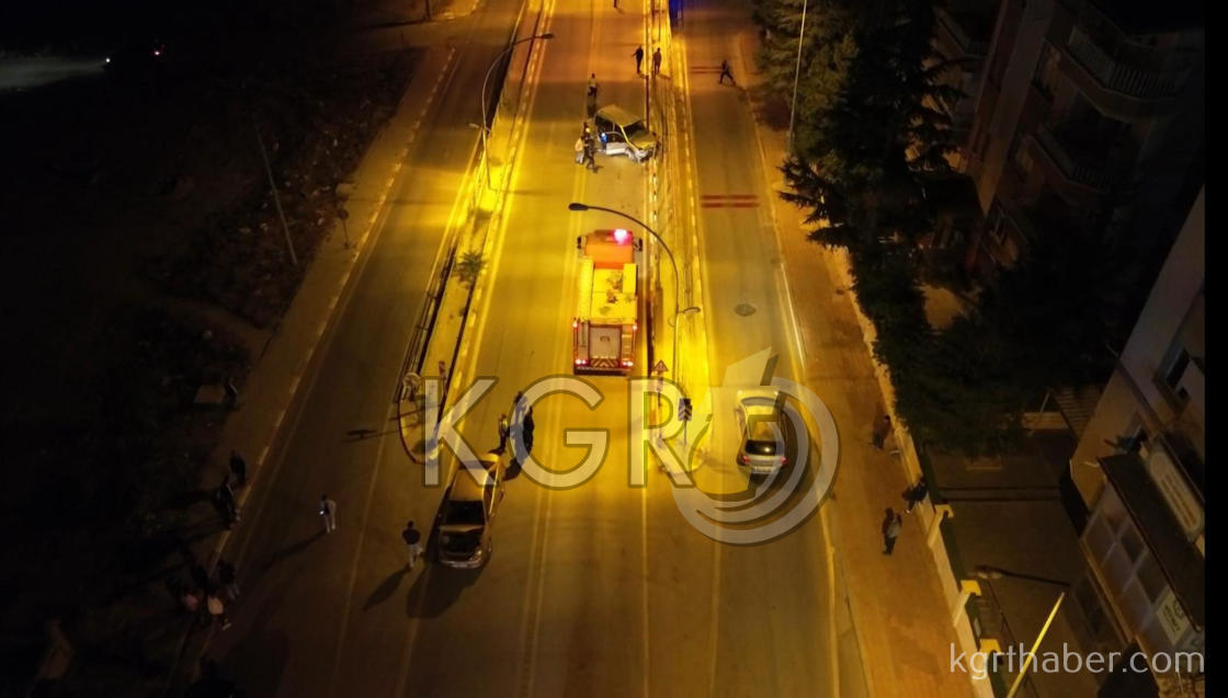 Karamanda Otomobille Carpisan Hafif Ticari Arac Bariyerlere Girdi 1 Yarali17