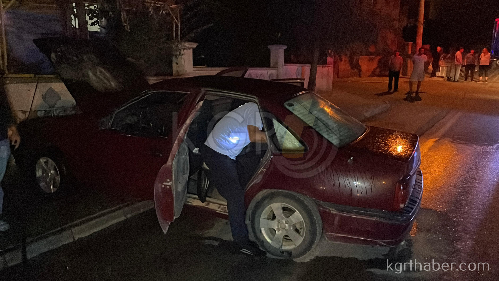 Karamanda Park Halindeki Otomobil Hareket Ederek Yandi1