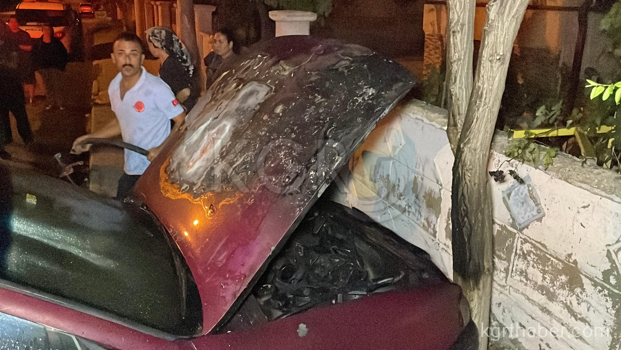 Karamanda Park Halindeki Otomobil Hareket Ederek Yandi2