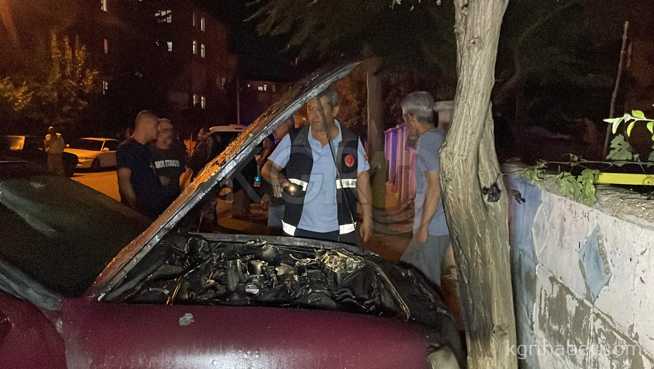 Karamanda Park Halindeki Otomobil Hareket Ederek Yandi3