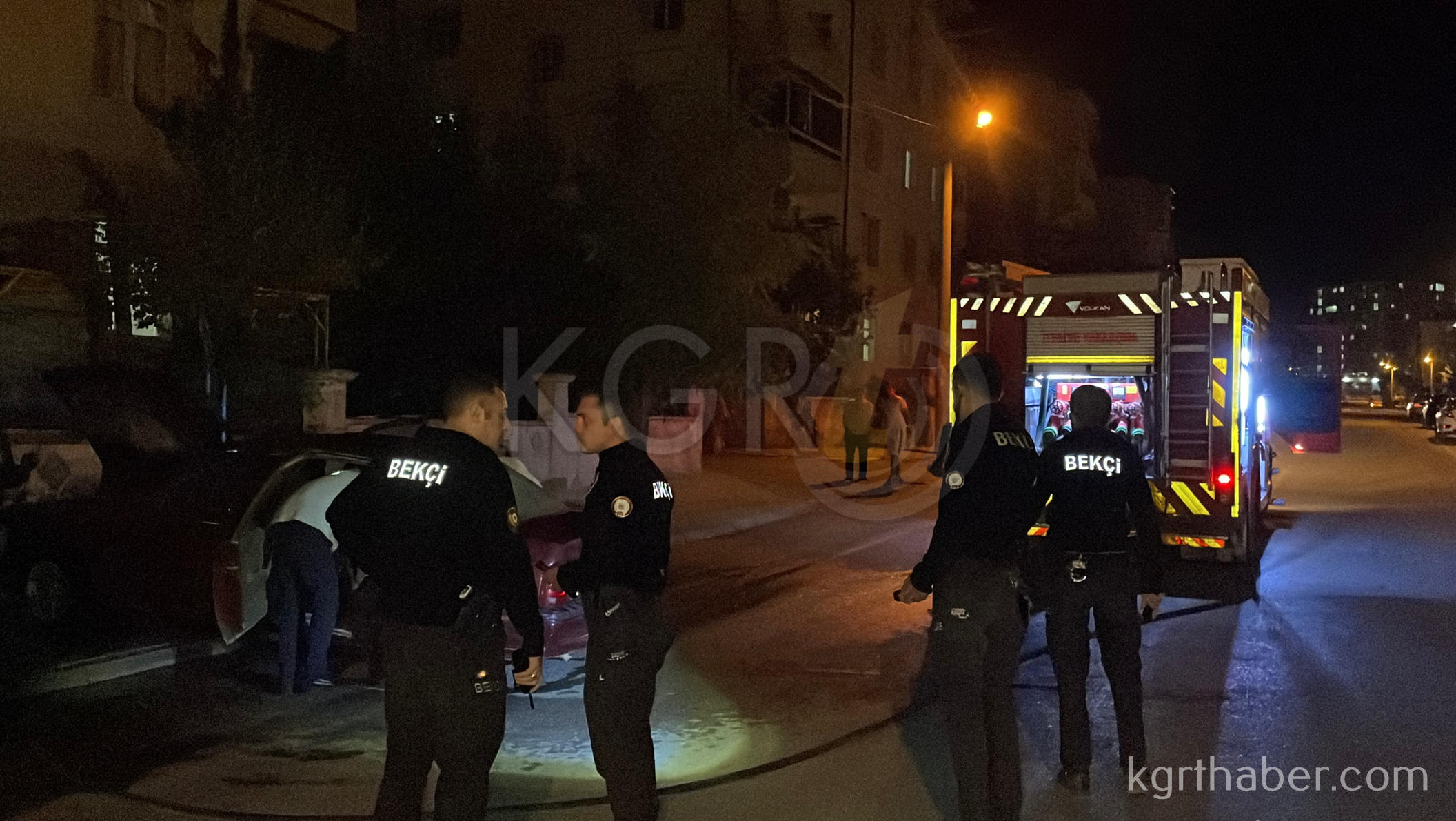 Karamanda Park Halindeki Otomobil Hareket Ederek Yandi5