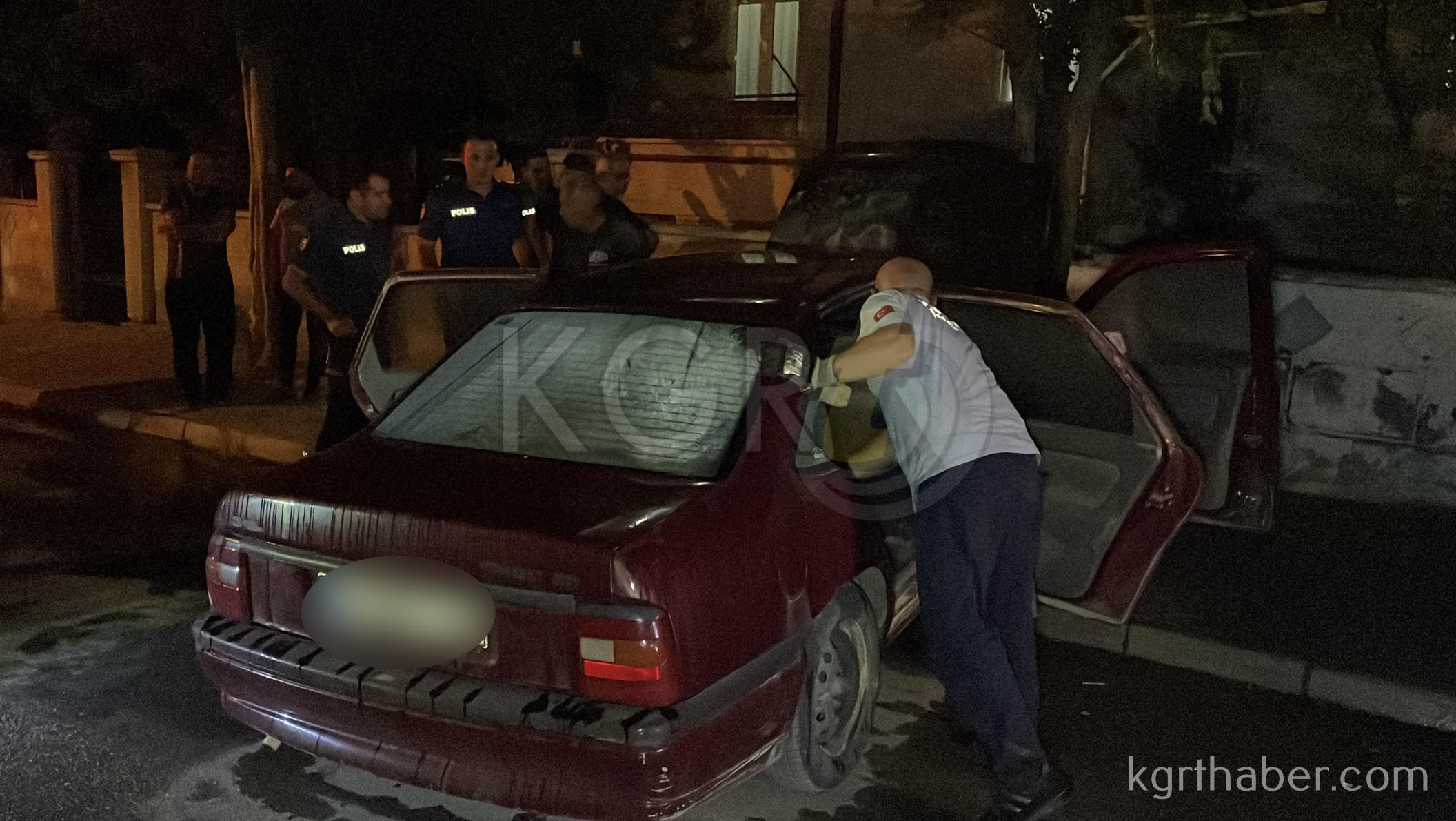 Karamanda Park Halindeki Otomobil Hareket Ederek Yandi6