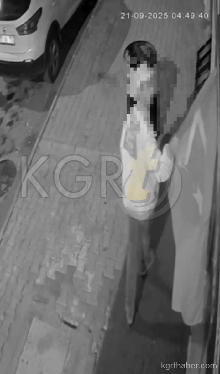 Karamanda Skandal Olay Turk Bayragini Asildi Ve1