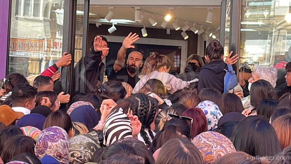 Karamanda Taki Ve Kozmetik Esya Magazasinda Izdiham10