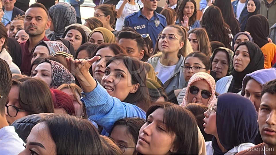 Karamanda Taki Ve Kozmetik Esya Magazasinda Izdiham23