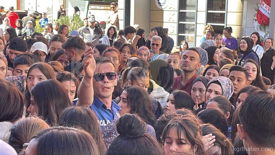 Karamanda Taki Ve Kozmetik Esya Magazasinda Izdiham25