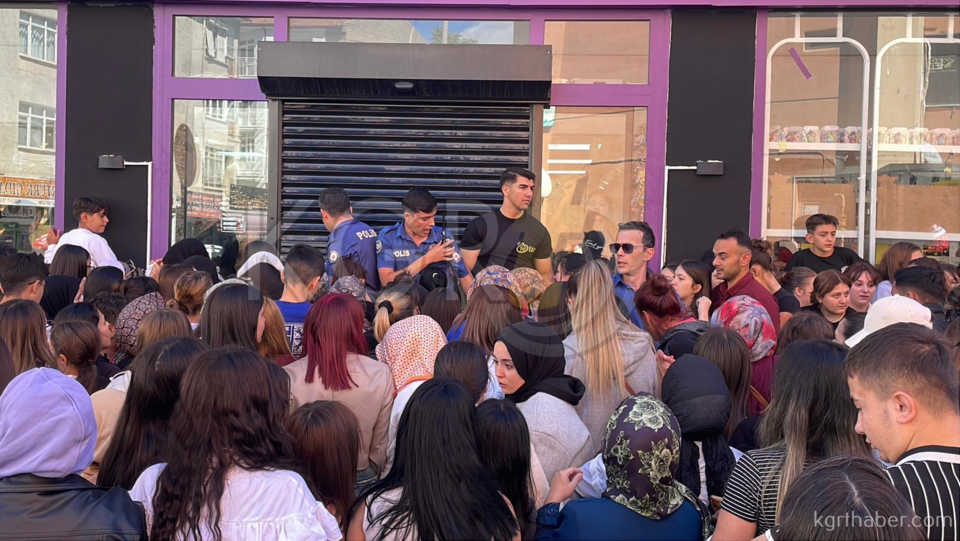 Karamanda Taki Ve Kozmetik Esya Magazasinda Izdiham5