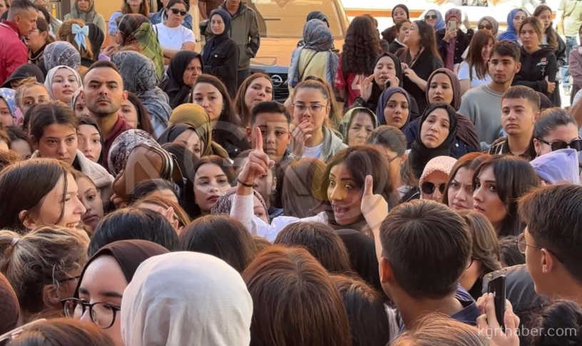 Karamanda Taki Ve Kozmetik Esya Magazasinda Izdiham6