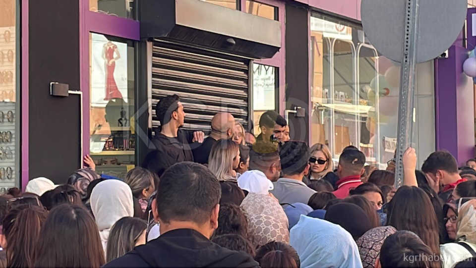 Karamanda Taki Ve Kozmetik Esya Magazasinda Izdiham7