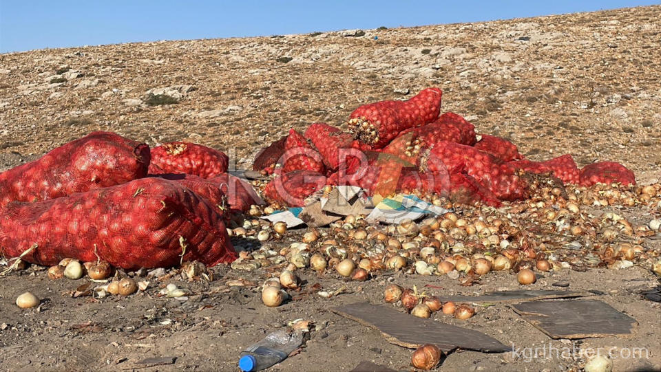 Karamanda Tonlarca Sogani Yine Bos Araziye Doktuler Vatandas Topladi1