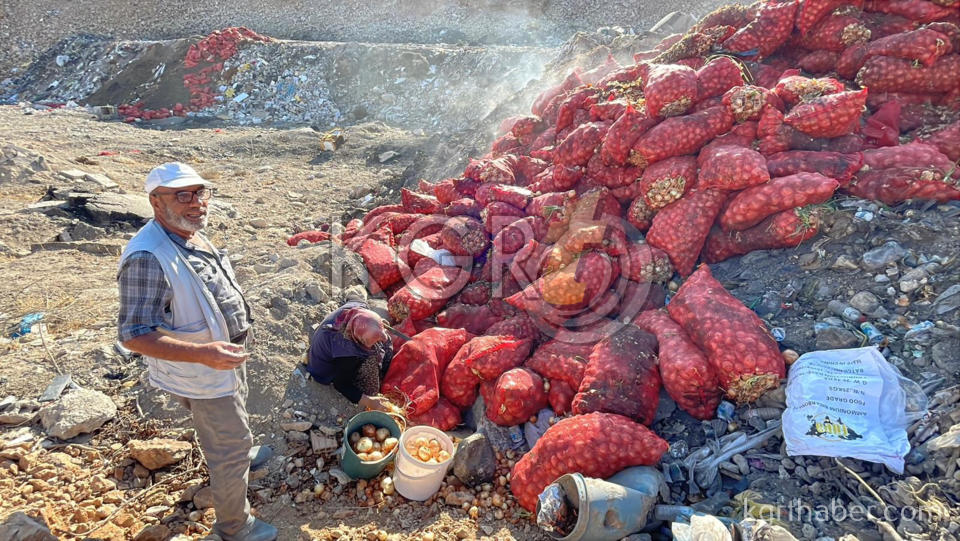 Karamanda Tonlarca Sogani Yine Bos Araziye Doktuler Vatandas Topladi10