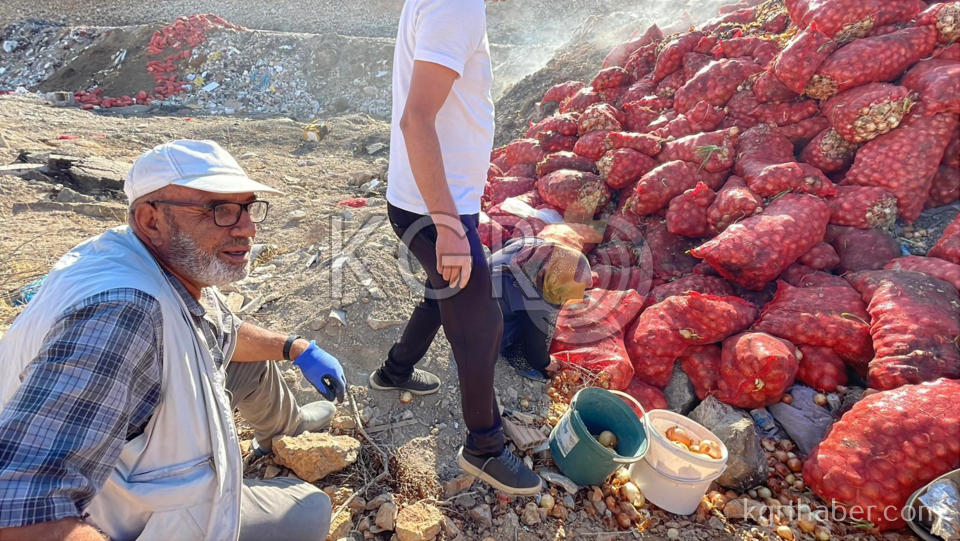 Karamanda Tonlarca Sogani Yine Bos Araziye Doktuler Vatandas Topladi13