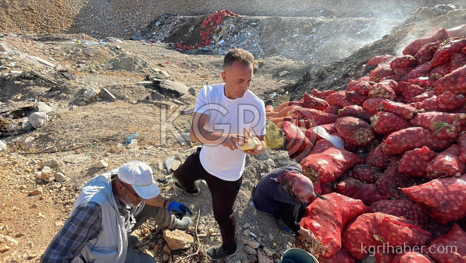 Karamanda Tonlarca Sogani Yine Bos Araziye Doktuler Vatandas Topladi2