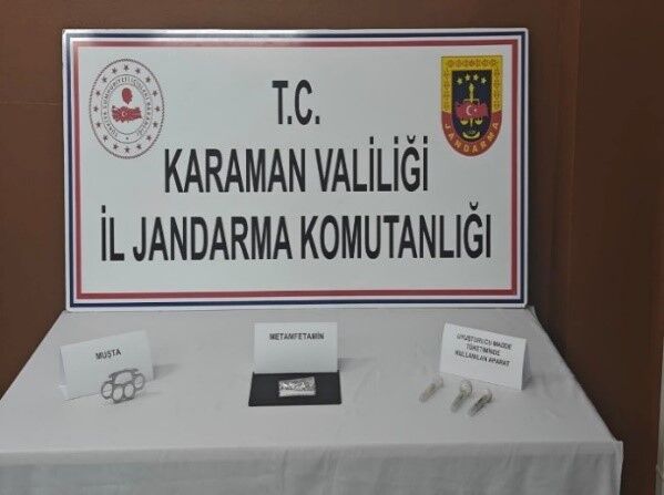 Karamanda Uyusturucu Ve Ruhsatsiz Silahlar Gecirildi 1 Kisi Tutuklandi (5)