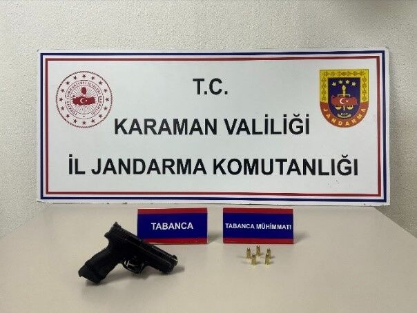 Karamanda Uyusturucu Ve Ruhsatsiz Silahlar Gecirildi 1 Kisi Tutuklandi (6)