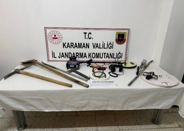 Karamanda Uyusturucu Ve Ruhsatsiz Silahlar Gecirildi 1 Kisi Tutuklandi (8)