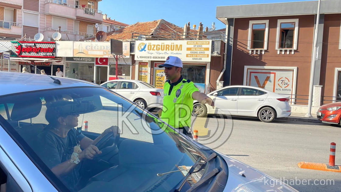 Karamanda Yayalara Yol Vermeyen Suruculer Cezadan Kacamadi10