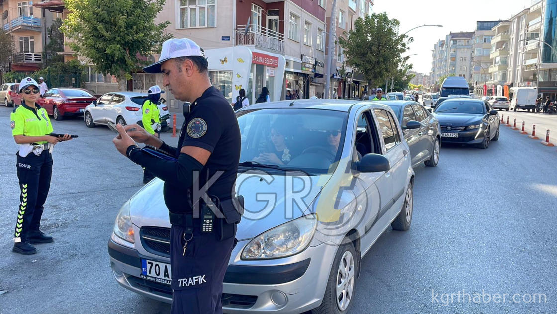Karamanda Yayalara Yol Vermeyen Suruculer Cezadan Kacamadi12