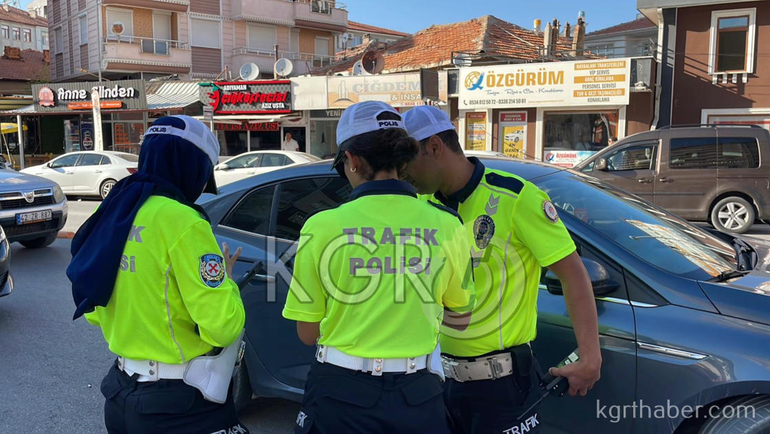 Karamanda Yayalara Yol Vermeyen Suruculer Cezadan Kacamadi15