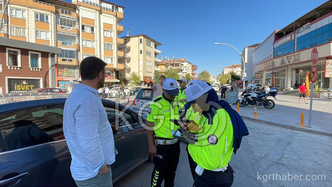 Karamanda Yayalara Yol Vermeyen Suruculer Cezadan Kacamadi16