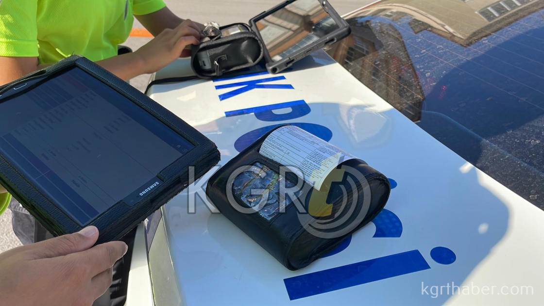 Karamanda Yayalara Yol Vermeyen Suruculer Cezadan Kacamadi18