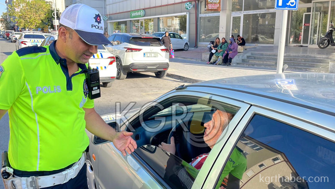 Karamanda Yayalara Yol Vermeyen Suruculer Cezadan Kacamadi22