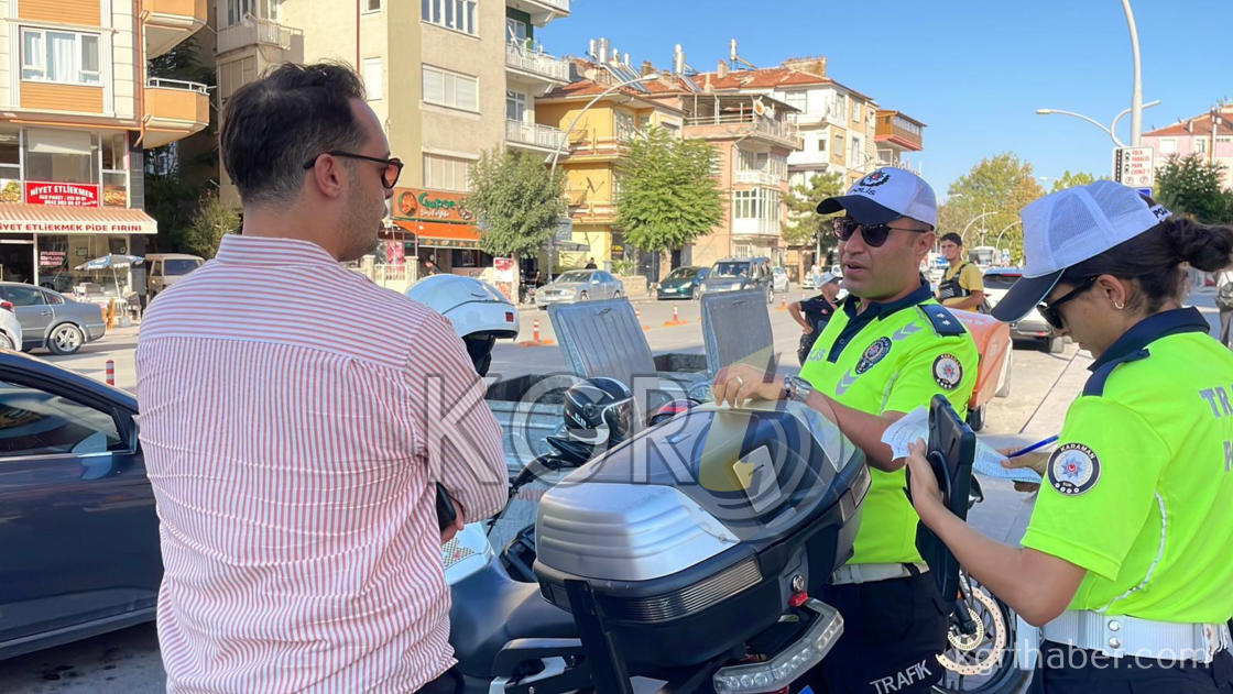 Karamanda Yayalara Yol Vermeyen Suruculer Cezadan Kacamadi24