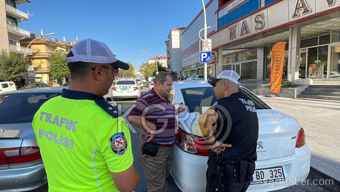 Karamanda Yayalara Yol Vermeyen Suruculer Cezadan Kacamadi25