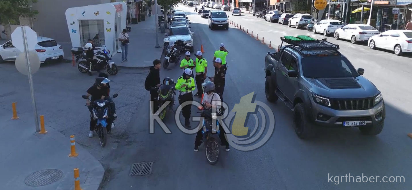 Karamanda Yayalara Yol Vermeyen Suruculer Cezadan Kacamadi4