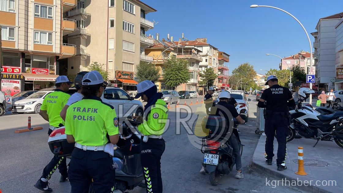 Karamanda Yayalara Yol Vermeyen Suruculer Cezadan Kacamadi9