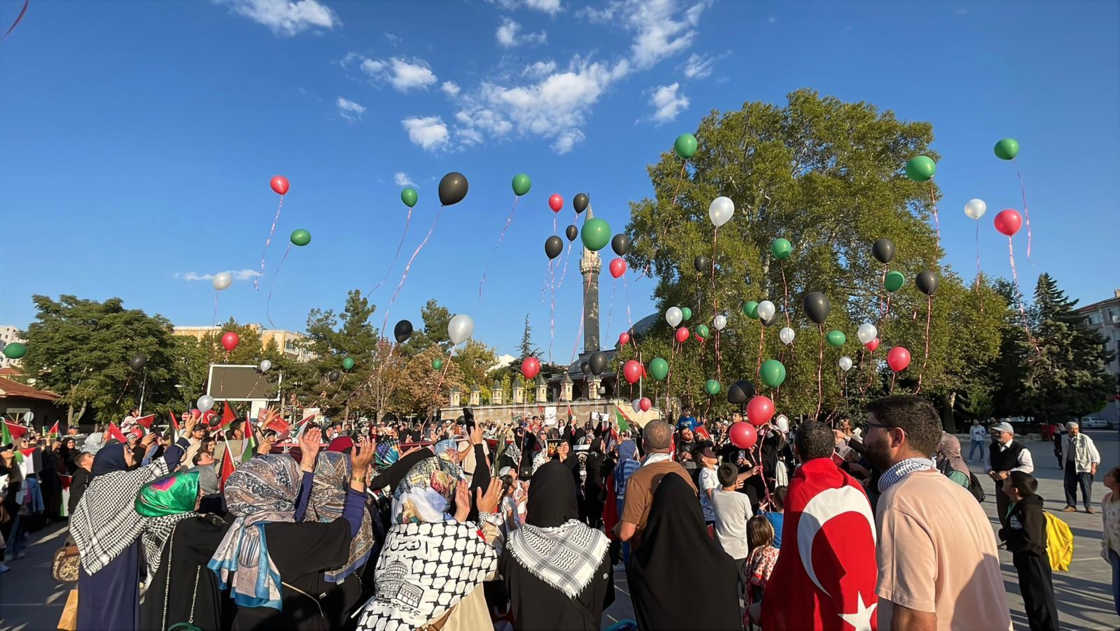 Karamanda Yuzlerce Kisi Tek Yurek Oldu1