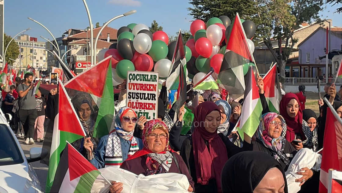 Karamanda Yuzlerce Kisi Tek Yurek Oldu2