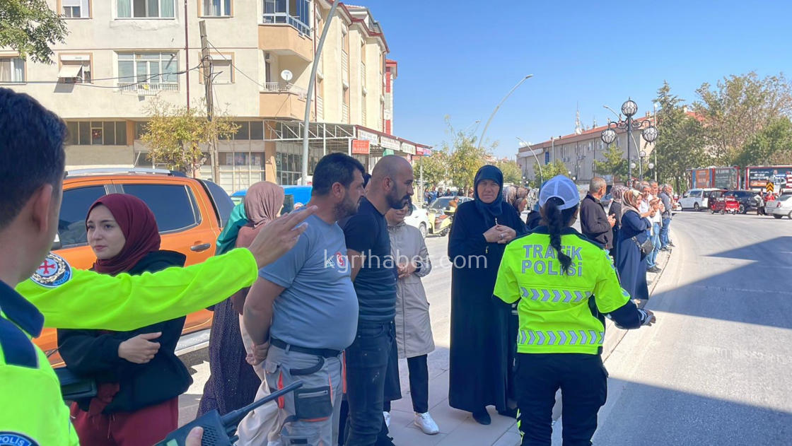 Magaza Acilisinda Uzun Kuyruklar Kimi Alisverise Kimi Seyretmeye Geldi10