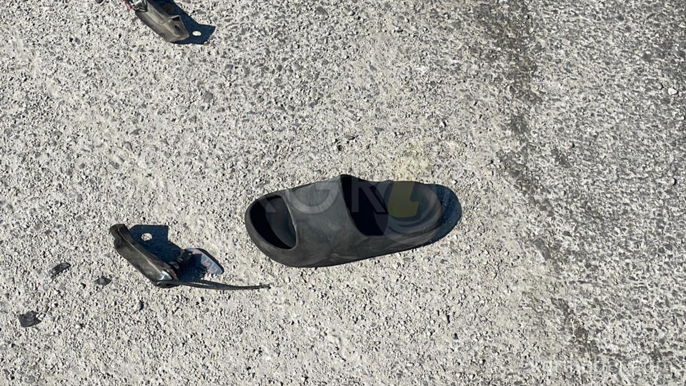 Motosikletteki 2 Kisinin Savruldugu Kaza Kamerada 1I Agir 2 Yarali10