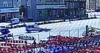 Motosikletteki 2 Kisinin Savruldugu Kaza Kamerada 1I Agir 2 Yarali14