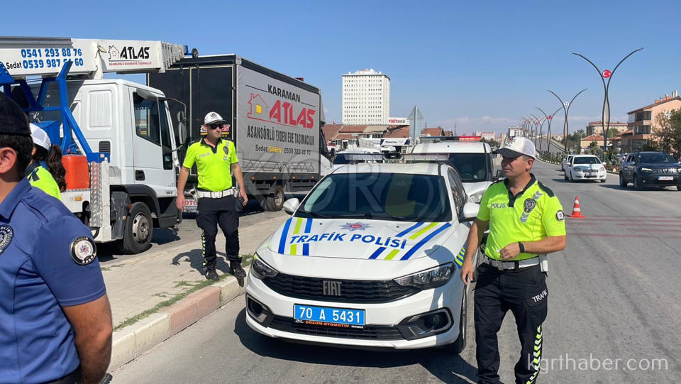 Motosikletteki 2 Kisinin Savruldugu Kaza Kamerada 1I Agir 2 Yarali7