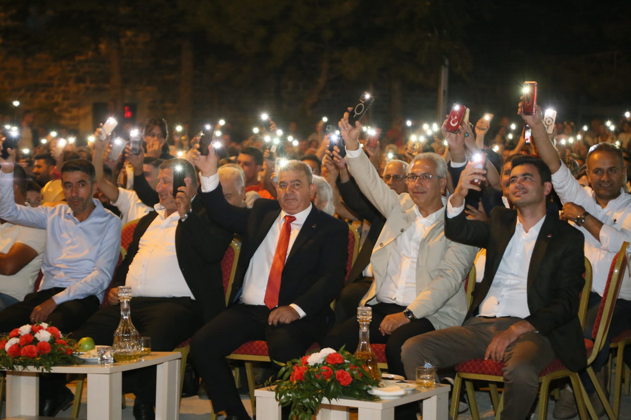 Ne Cosku Bitti Ne De Bir Alkis Dindi (2)