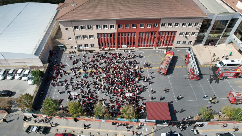 Okul Kantininde Yangin Panigi1