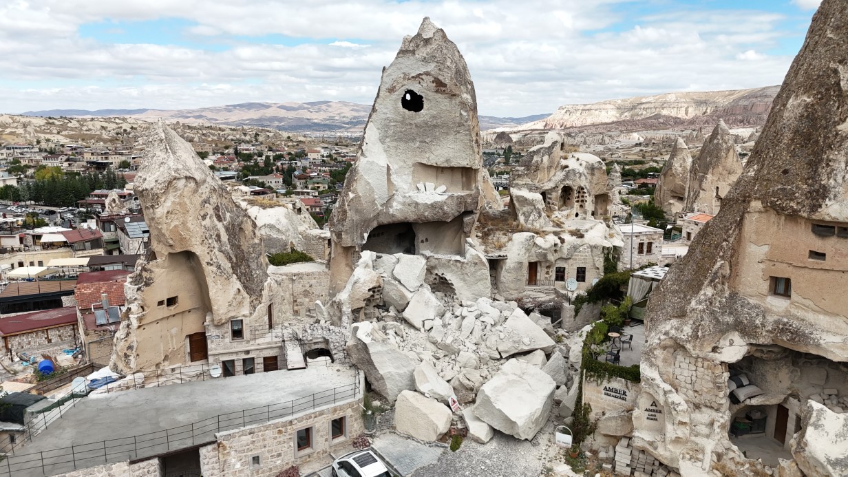 Peribacasi Gece Yarisi Yerle Bir Oldu (2)